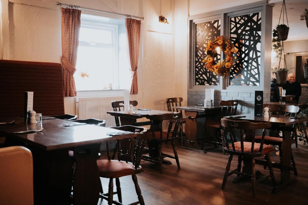 Bed and Breakfast The Fox And Hounds Bancyfelin Exterior foto