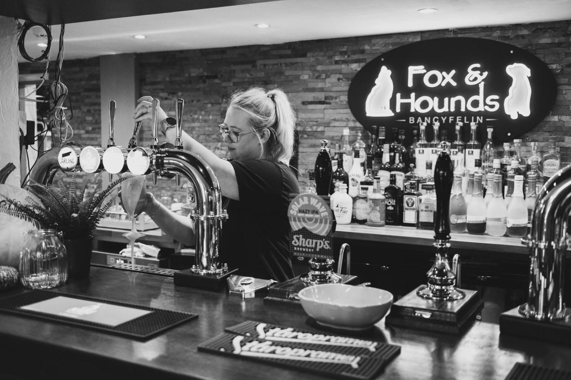 Bed and Breakfast The Fox And Hounds Bancyfelin Exterior foto